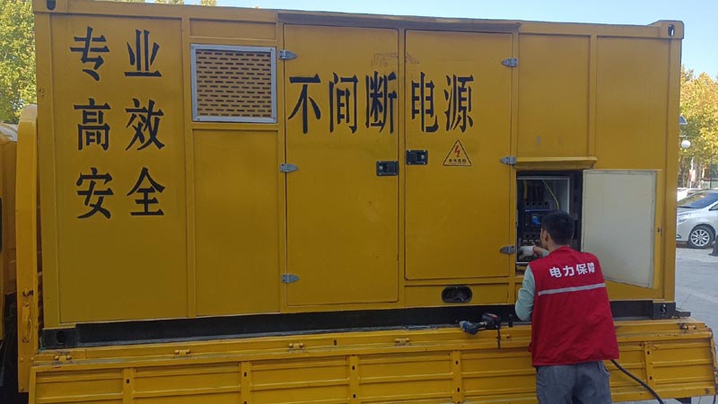 三穗柴油发电机组和UPS电源配合使用时，如何避免切换过程中的电力中断？