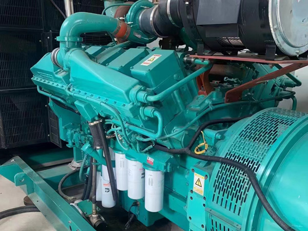 三穗更换100kW柴油发电机组机油时，需要注意哪些事项？