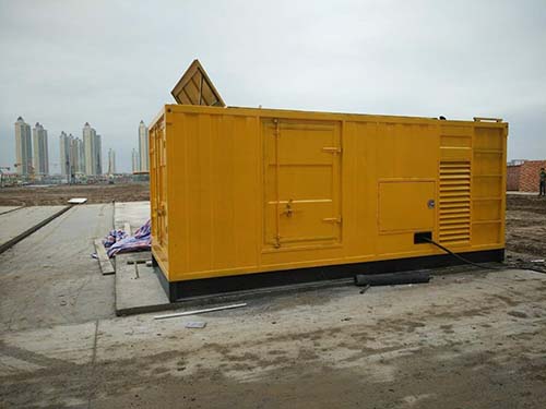 三穗合同中关于乙方责任导致工期延误的赔偿标准应该如何制定？